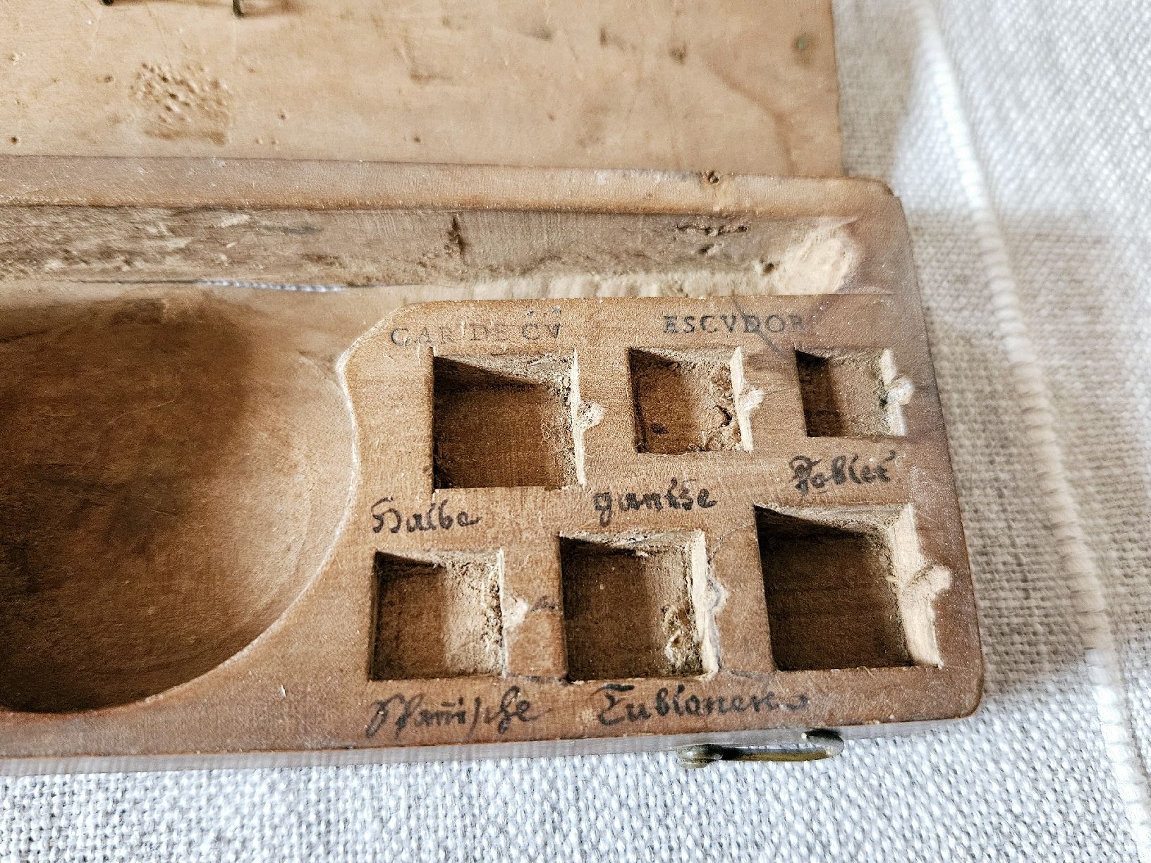 Waagen und Gewichte: Balance du changeur du 17ème siècle – Gebraucht aus la Chaux-de-Fonds von Firenze6 3