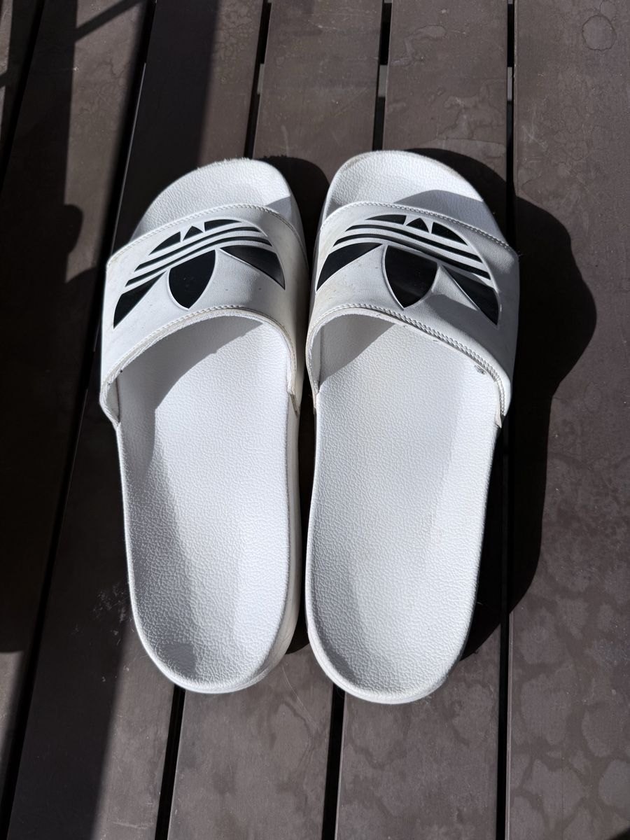 Adidas Chaussures hommes: Adilette adidas  – D'occasion à Renan BE par Meh1983