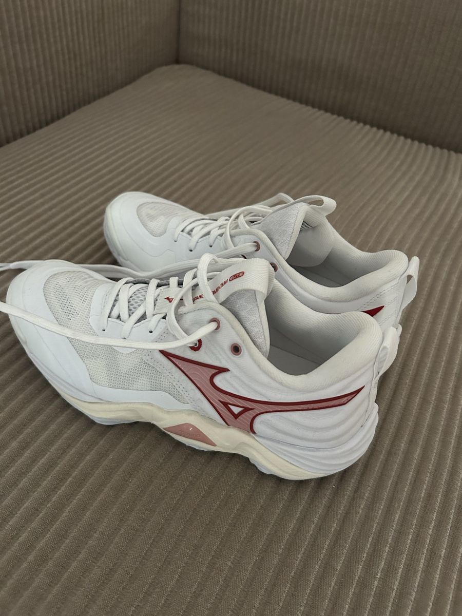 Mizuno Scarpe da uomo: Mizuno Wave Momentum Elite – Nuovo (secondo la descrizione) da Luzern venduto da Manuel121 1