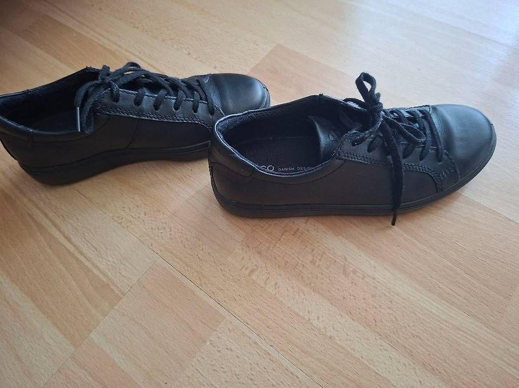 Ecco Scarpe da donna: Damen Ledersneaker Schwarz Ecco Grösse 36 – Usato da Schlieren venduto da ako_5tgn