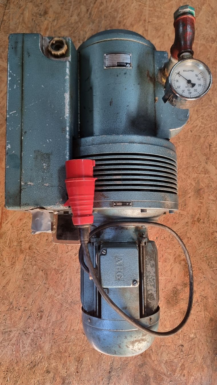 Laborzubehör: Vakuumpump Rietschle – Gebraucht aus Oberdiessbach von 56292