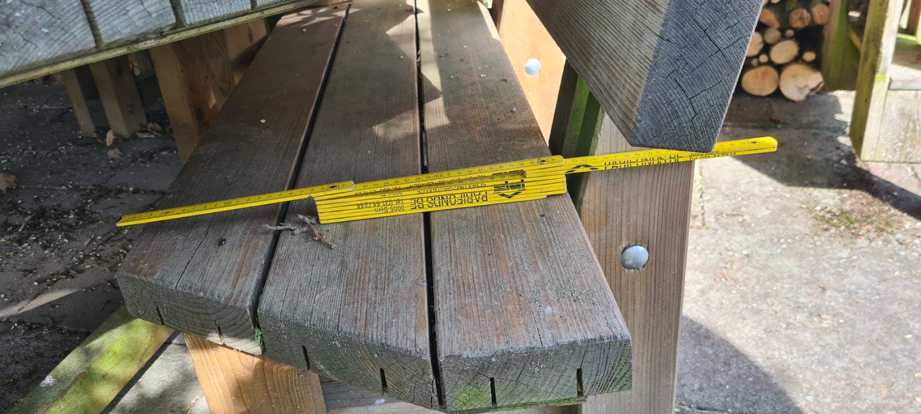 Tischset: 6 Eckiger Holztisch mit Bänken – Gebraucht aus Meinisberg von festival032 9