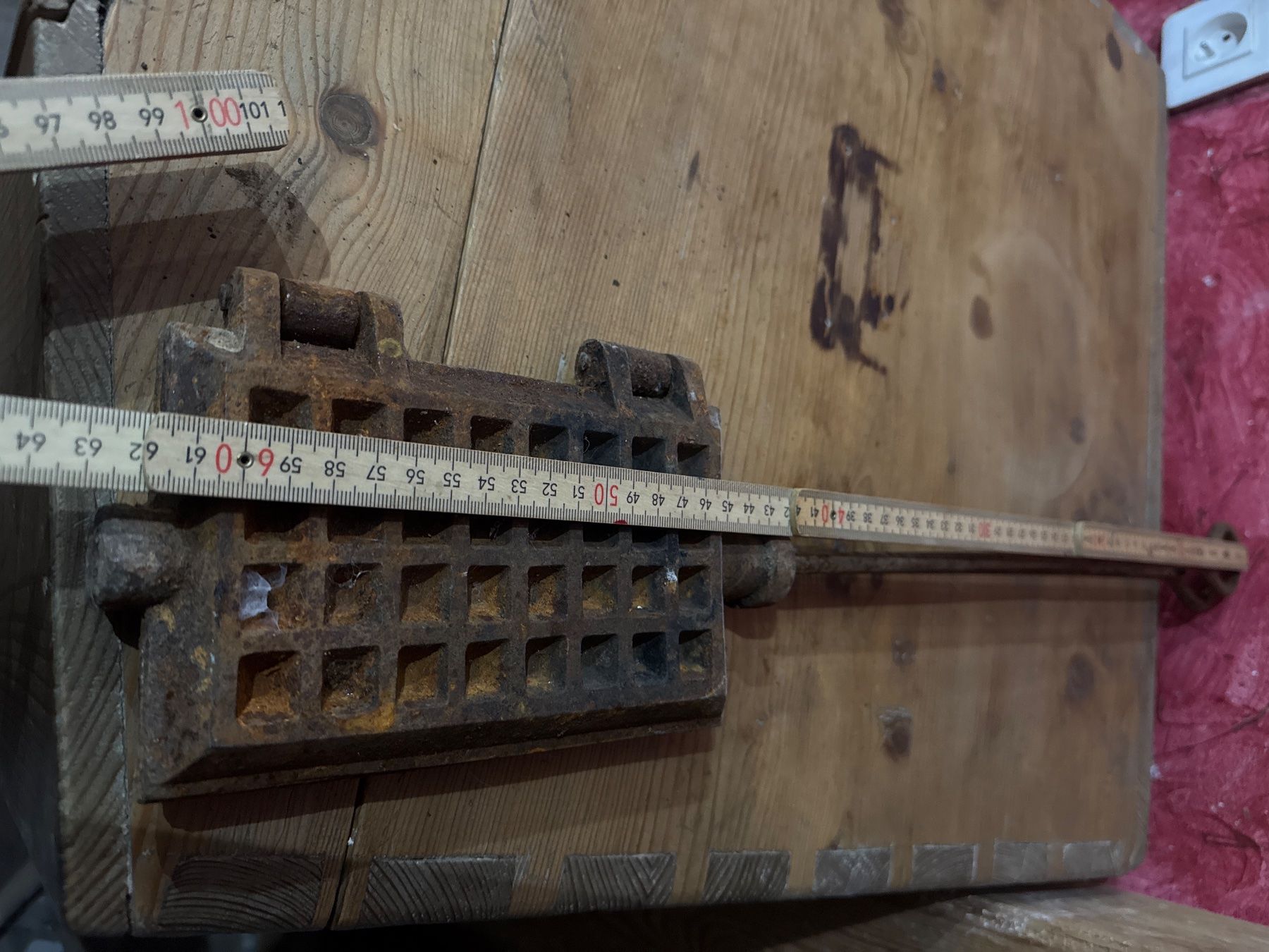 Teglie da forno: Gaufrier ancien en fonte – Usato da Lajoux JU venduto da Briard0 3