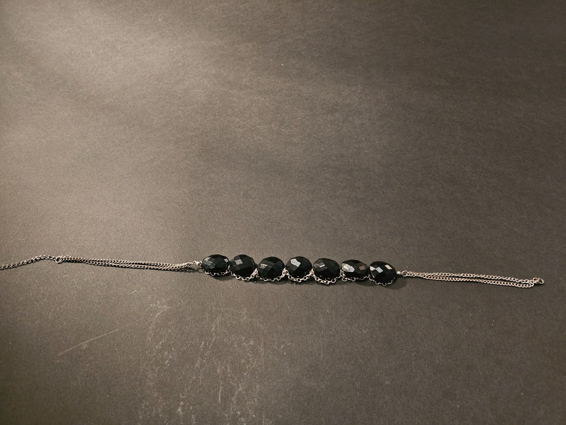 Catenine: Collier Perles noires à facettes et chaîne double Argentée – Usato da Basel venduto da Paloma6261 4
