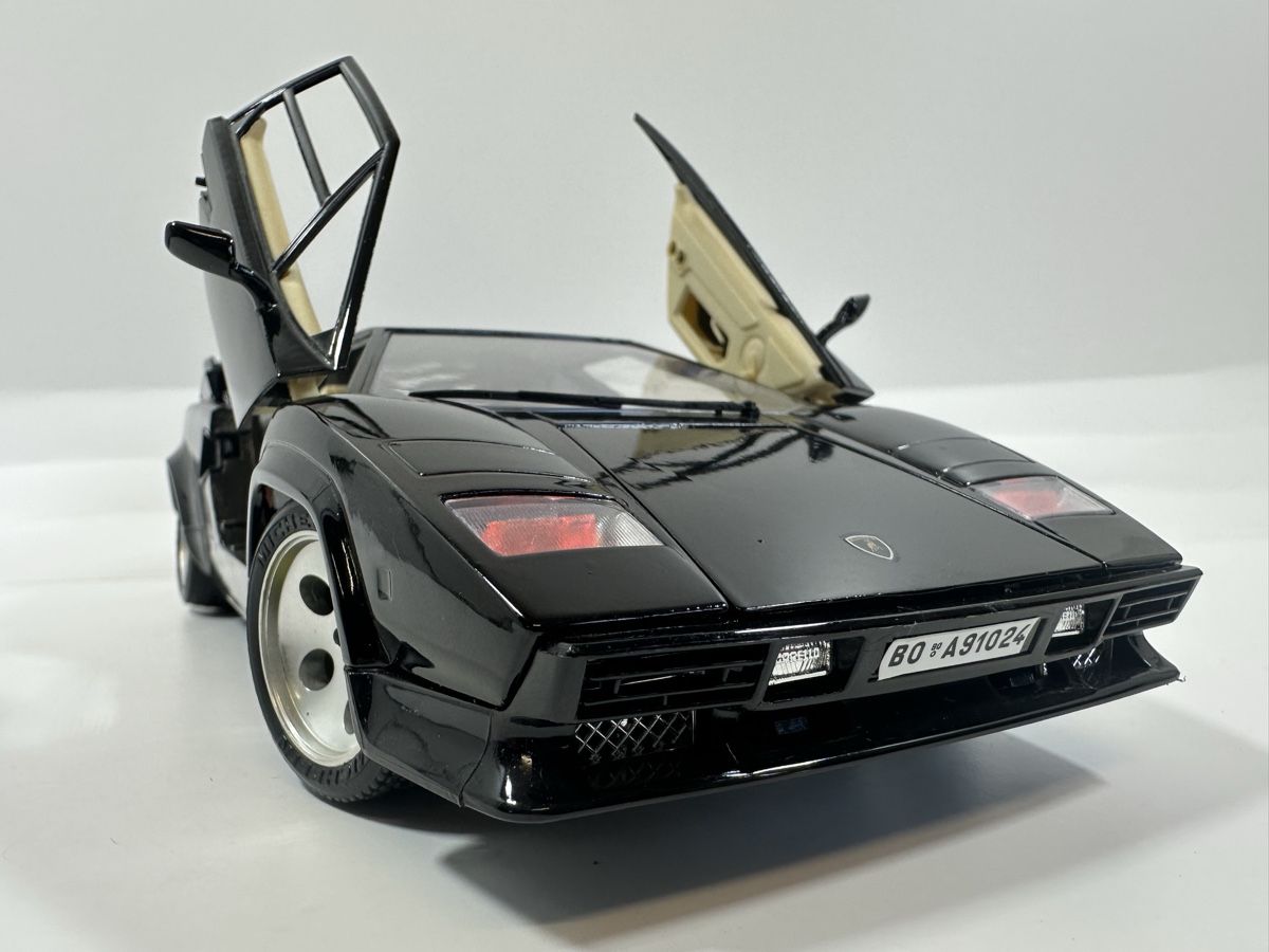 Bburago Modellini d'auto: Lamborghini Countach 1:18, schwarz, BBURAGO – Usato da Zofingen venduto da rf9_x2xt 9