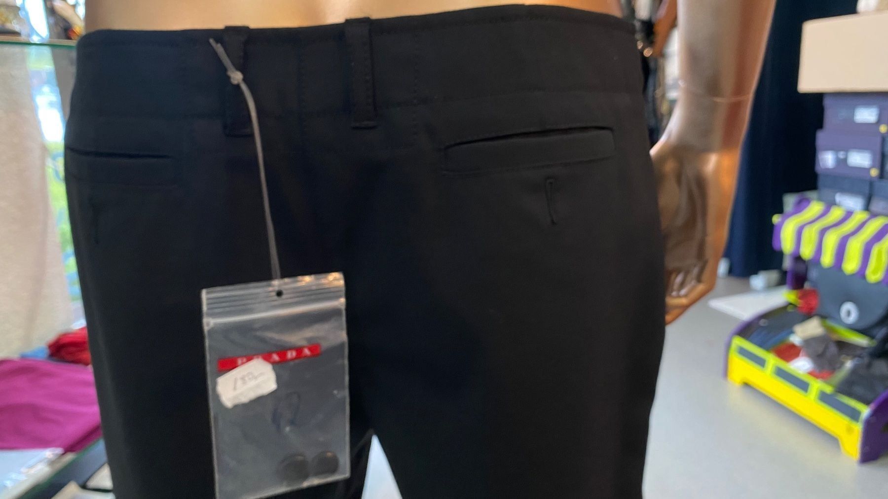Prada Pantaloni: Prada Hose Gr 44 – Nuovo e nell'imballaggio originale da Lachen SZ venduto da HelvetiaLuxury 2