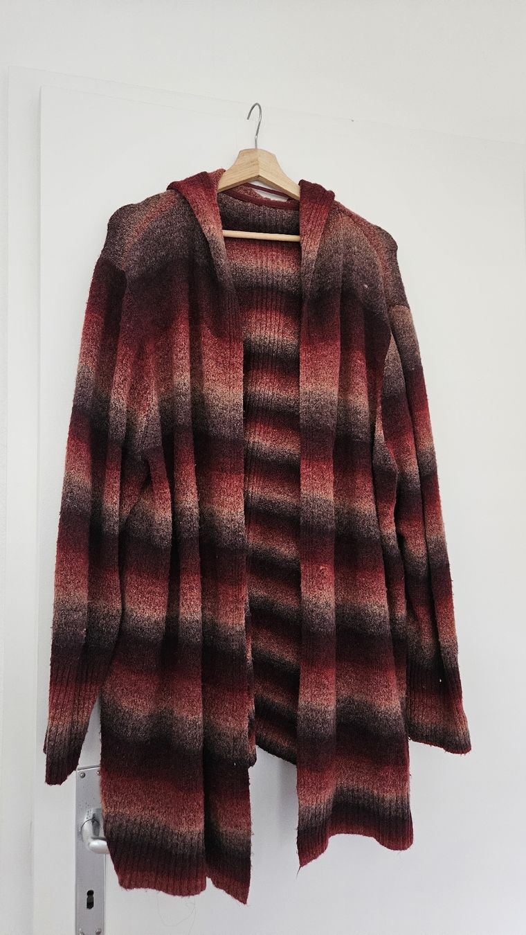 Giacche: Strickjacke mit Kapuze  – Usato da Konolfingen venduto da Aprilsnow93