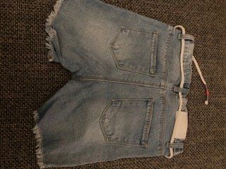 Pantaloni: Short t.128 – Usato da Boudry venduto da Lamue01 1