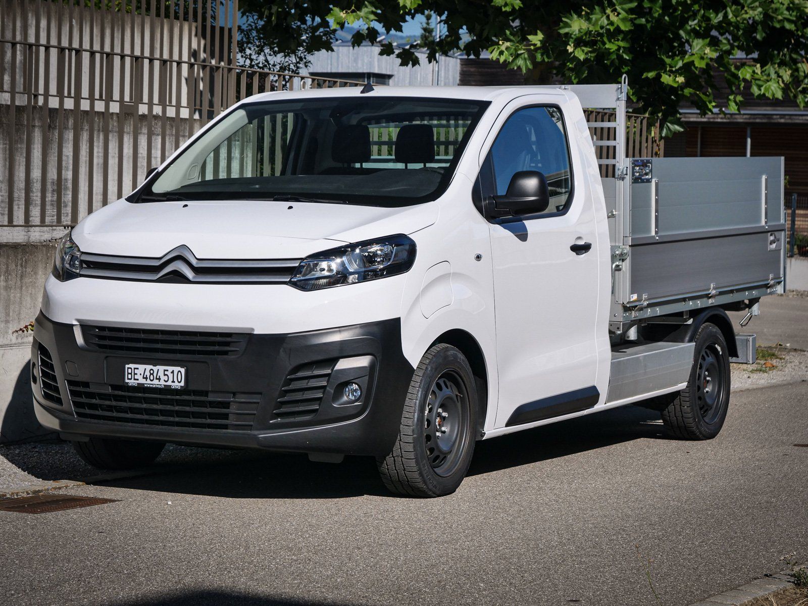Citroën Nutzfahrzeuge: CITROEN e-Jumpy M Swiss Edition 75kWh (Plattform) – Neu und originalverpackt aus Wangen an der Aare von ArivaGmbH