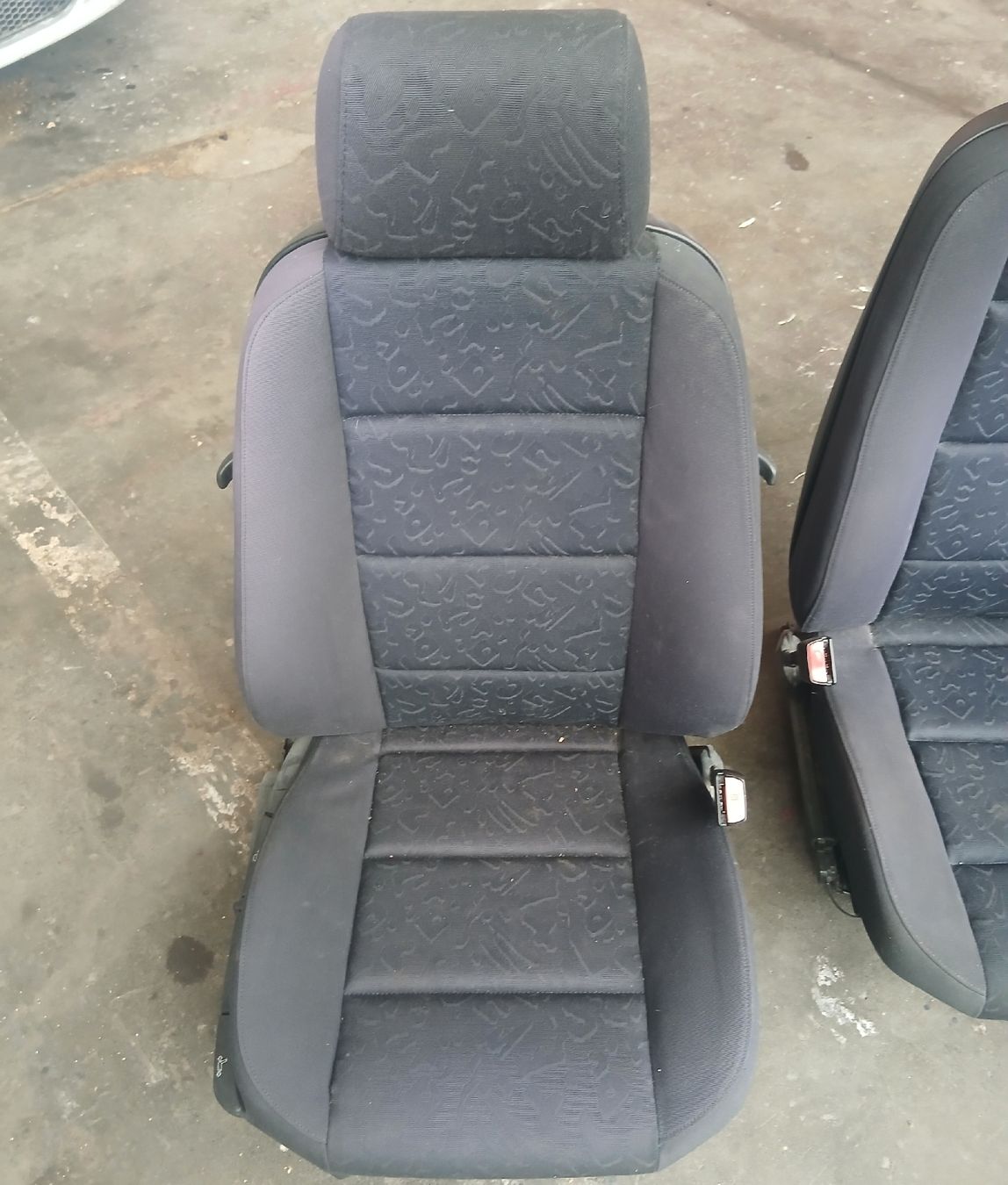 BMW Tutti pezzi di ricambio auto: Sièges avant BMW E36 316 Compact  – Usato da la heutte venduto da Auto-stock 2