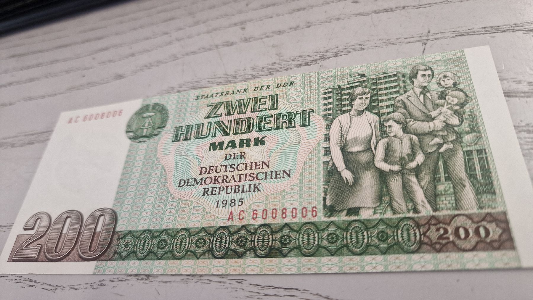 Billets de banque: 200 Mark DDR Banknote 1985  – Neuf avec emballage d'origine à Herisau par Antiques.AR