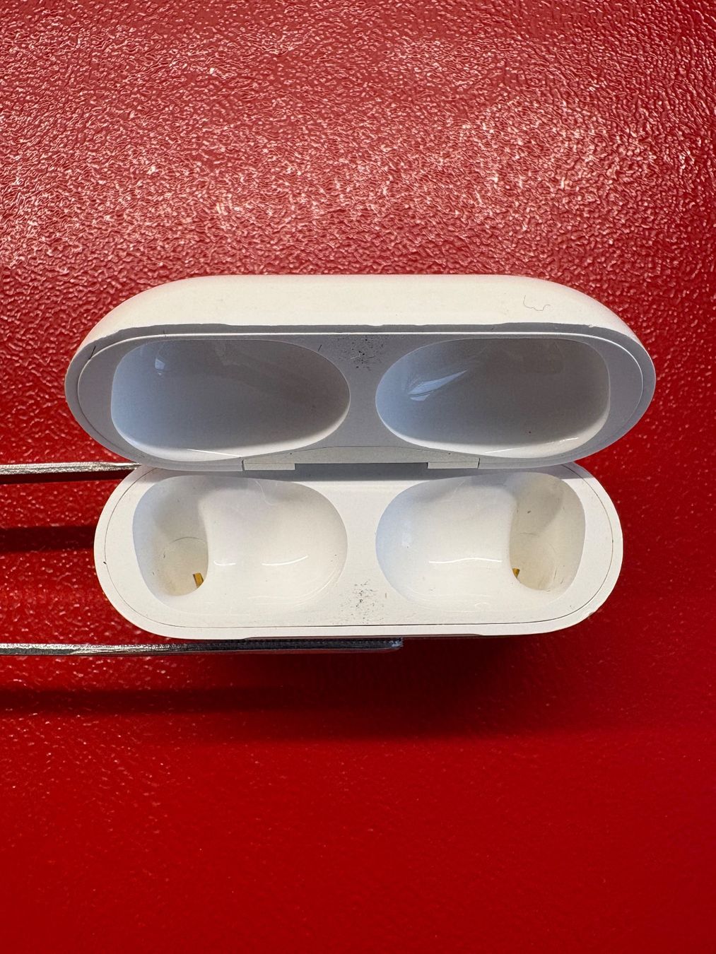 Apple Kopfhörer: Apple AirPods Pro 2 charging case (A2700). – Gebraucht aus Lausanne von Zorrus77 3