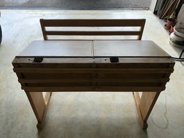 Ancien pupitre et banc d'école