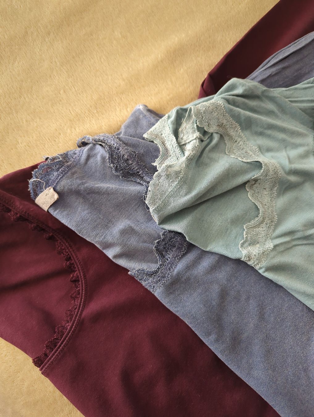 Lotti di vestiti: 4er Set Langarm mit Spitze, Gr. 40/42, bequem & elegant – Usato da Einsiedeln venduto da katschar 2