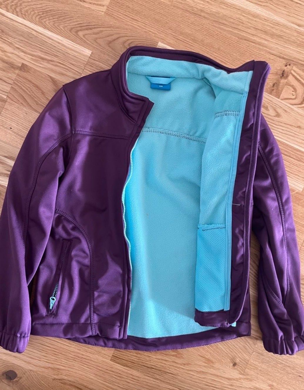 Vestes & Manteaux: Softshell Jacke Gr. 128 – D'occasion à Thun par Siladi 1