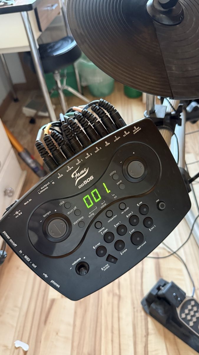 Strumenti musicali: Fame DD506 Schlagzeug – Usato da Däniken SO venduto da sunnyresales 1