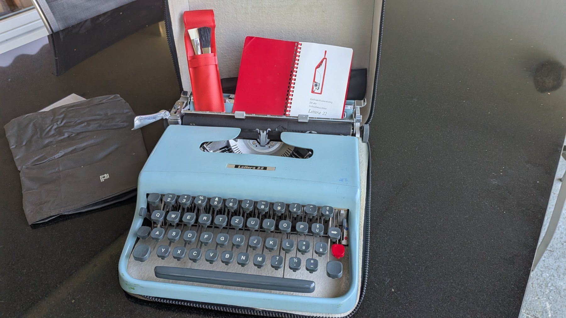 Olivetti Machines à écrire: Olivetti Lettera 22 mit Originalkoffer – D'occasion à Schwerzenbach par Woody1 3