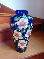 Baue Glasvase mit Blumenmuster