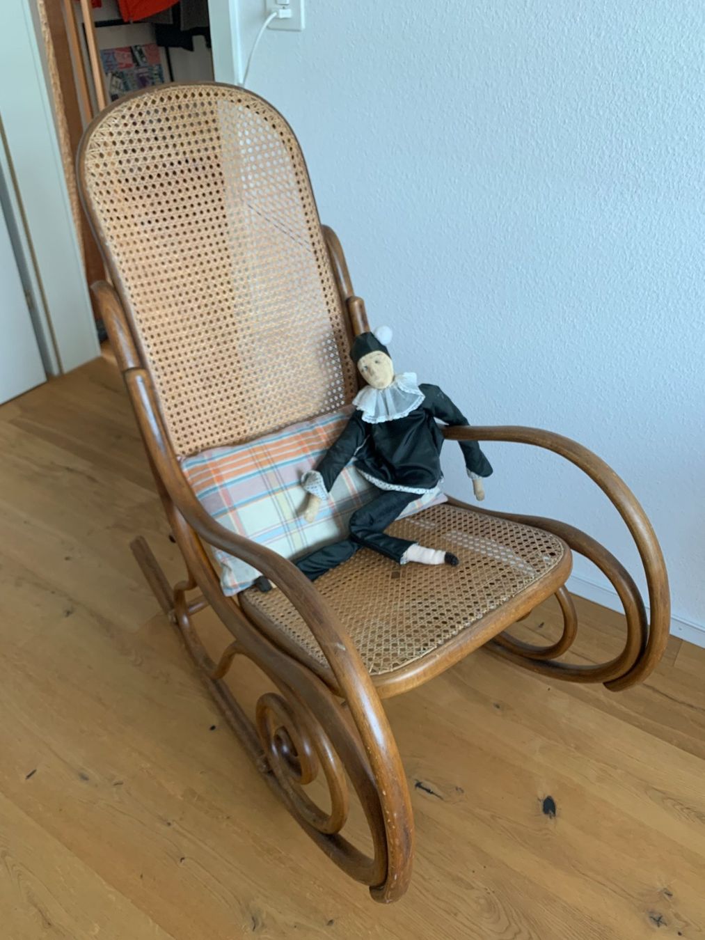 Thonet Sedie: echter alter Thonet-Schaukelstuhl – Usato da Engelberg venduto da xoferif