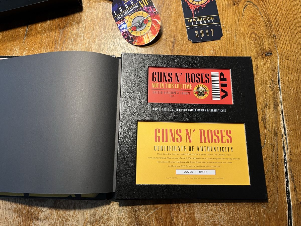 Bücher: GUNS N’ ROSES VIP Pack 2017 – Gebraucht aus Rottenschwil von gle81 7