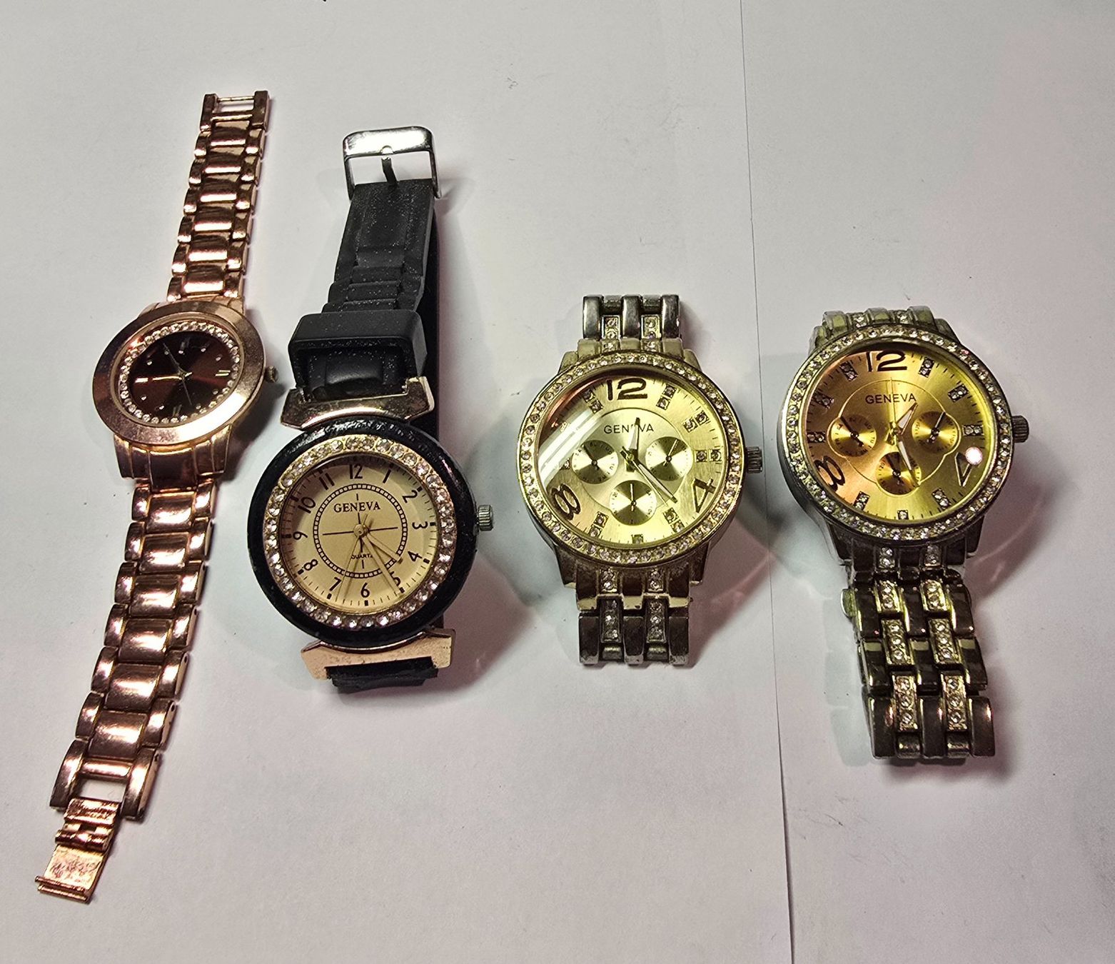 Montres: Lot Damenuhren – D'occasion à Ennetbürgen par 50shafali53