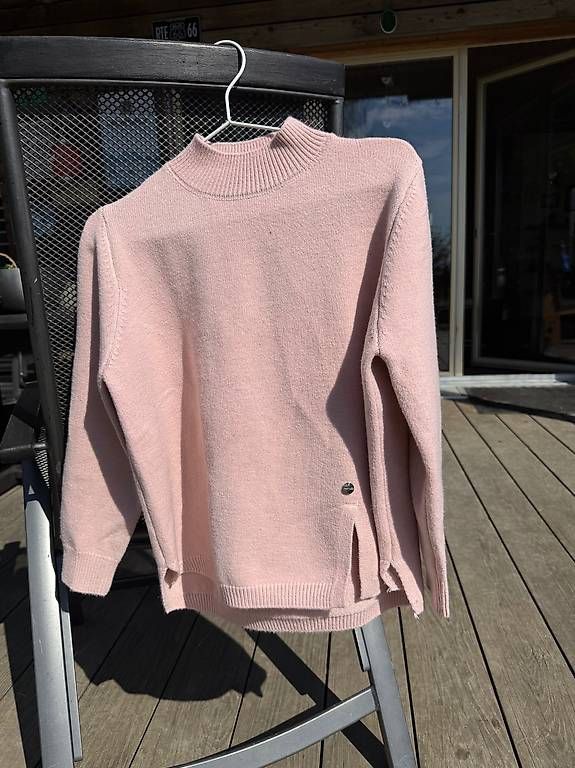 Maglioni & Felpe: Pullover rosa – Usato da Riedholz venduto da lis_q8fn