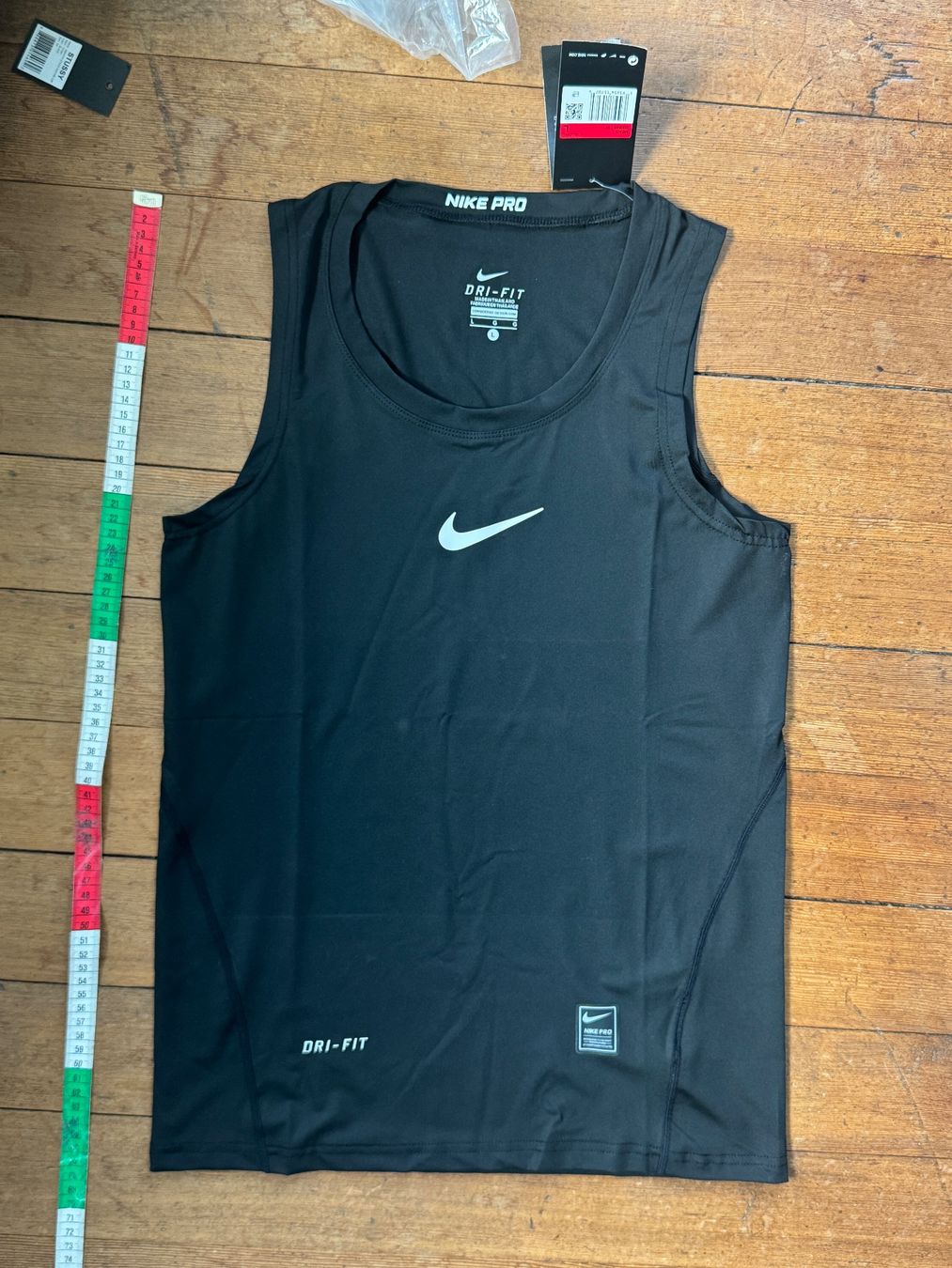 Nike T-Shirts: nike dri-fit compression tank top black M/L – Neu und originalverpackt aus wädenswil von 112345