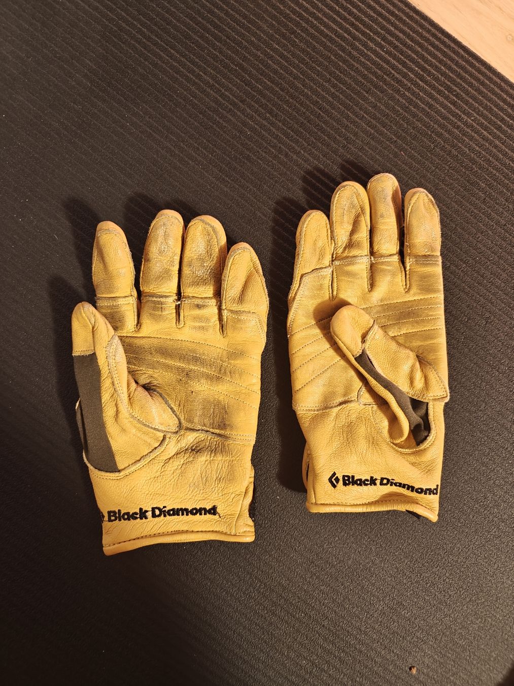 Black Diamond Altri accessori da uomo: Black Diamond Leder-Handschuhe Gr. M  – Usato da Wila venduto da ram_lgt2 1