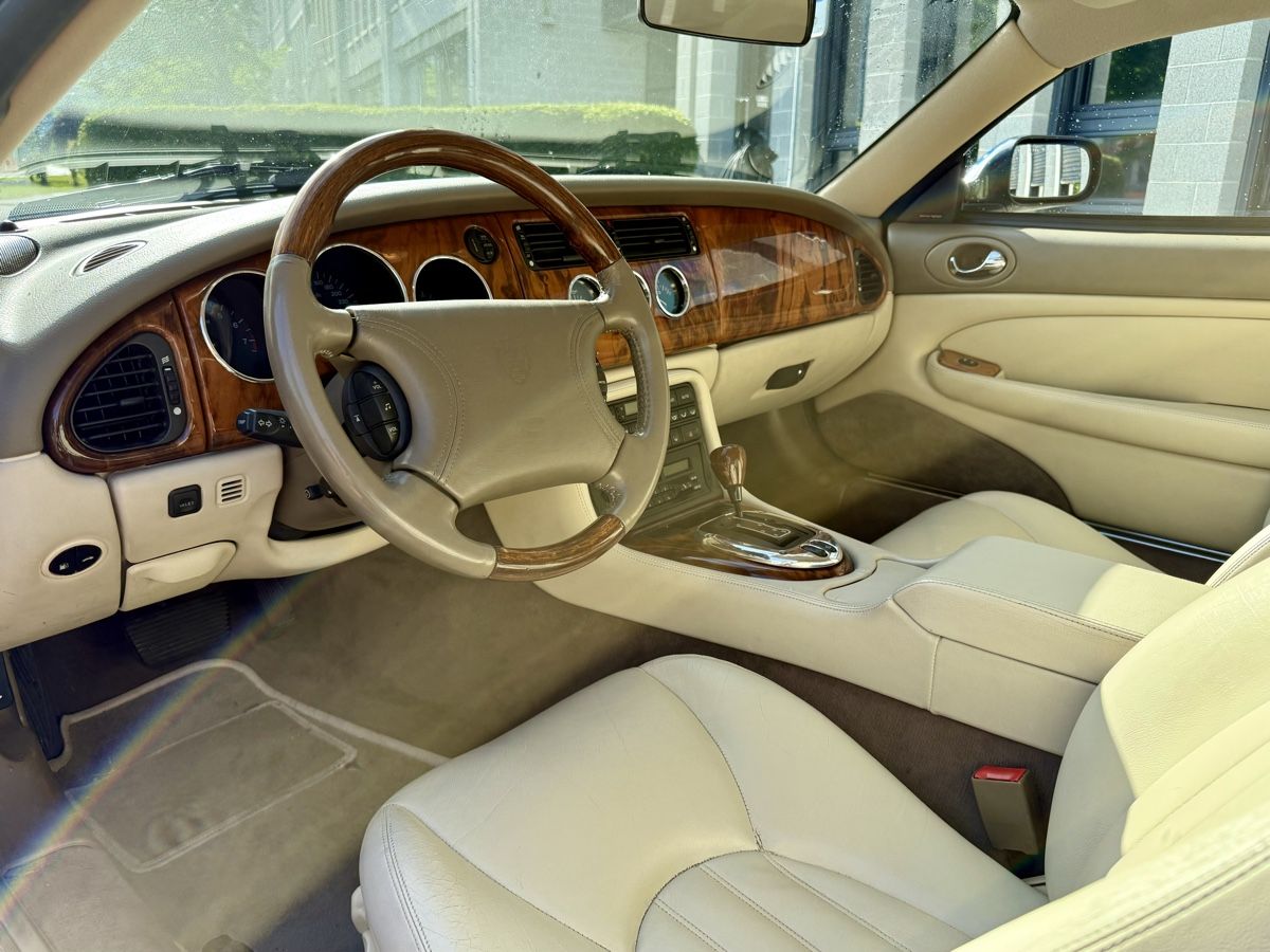 Jaguar Automobili: Jaguar XK8 – Usato da Grabs venduto da jups10 4