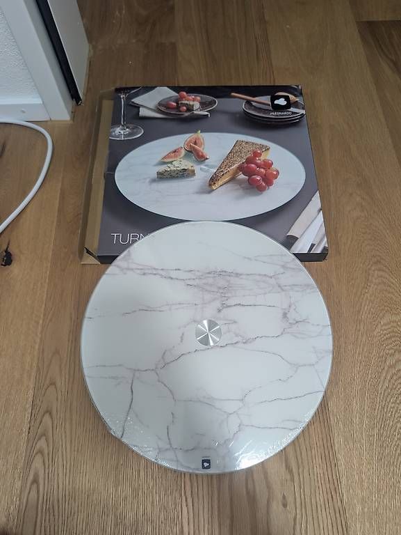 Plateaux: Originalverpackte LEONARDO TURN Servierplatte in Folie – D'occasion à Oberentfelden par ugiii76