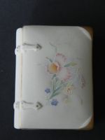 Dose mit floralem Dekor in Form eines Buches - IBIS Portugal