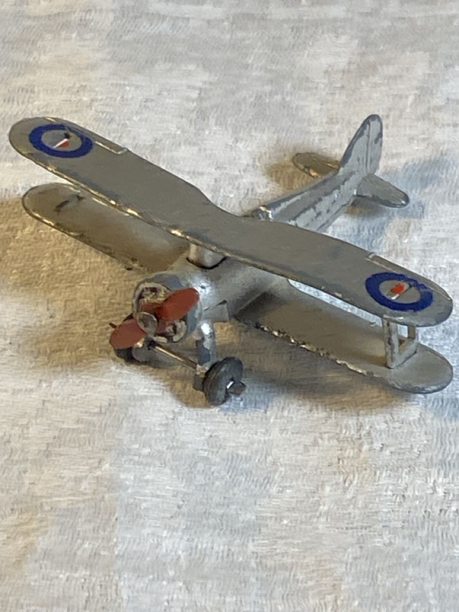 Dinky Toys Kit di modellismo & Modellini statici: 3 biplans Gloster Gladitor 1937 réf.60p cocardes anglaises – Usato da Bevaix venduto da Dominixx52 3