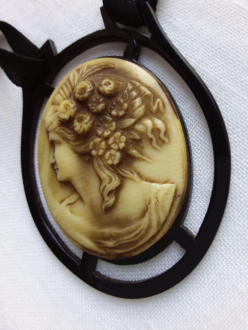 Anhänger: Antiker Celluloid Kamee Anhänger, ca 1930 – Gebraucht aus Zürich von Aleick 8