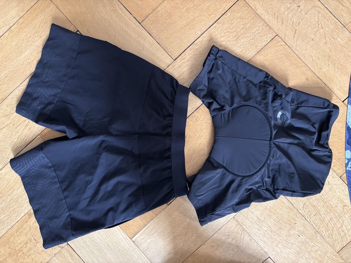 Kleiderpakete: Bike Shirt, Hose 152 – Gebraucht aus Zürich von gucks 3