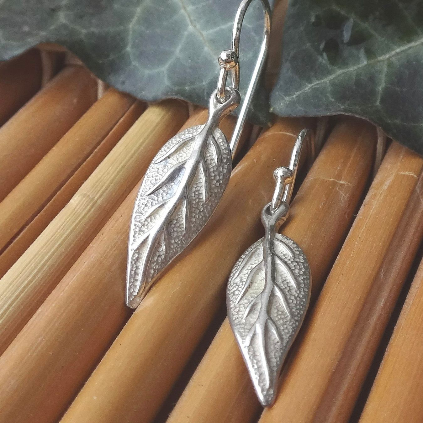 Orecchini pendenti & Orecchini a lobo: Ohrhänger Blatt Silber 925  NEU – Nuovo e nell'imballaggio originale da Dielsdorf venduto da kumsch 1