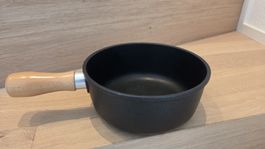 Caquelon for fondue 🫕 with wooden handle good condition 