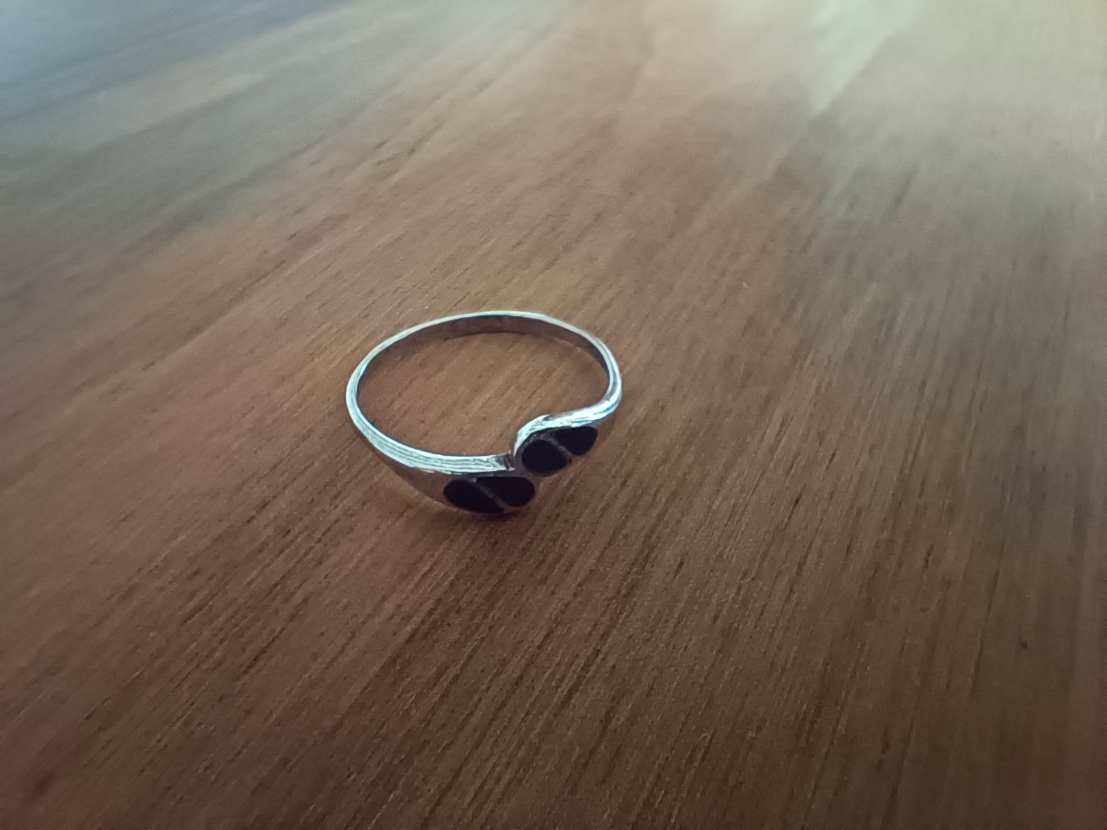 Anelli: Silberring mit schwarzen Steinen 💍 – Nuovo (secondo la descrizione) da Adliswil venduto da Vimovi