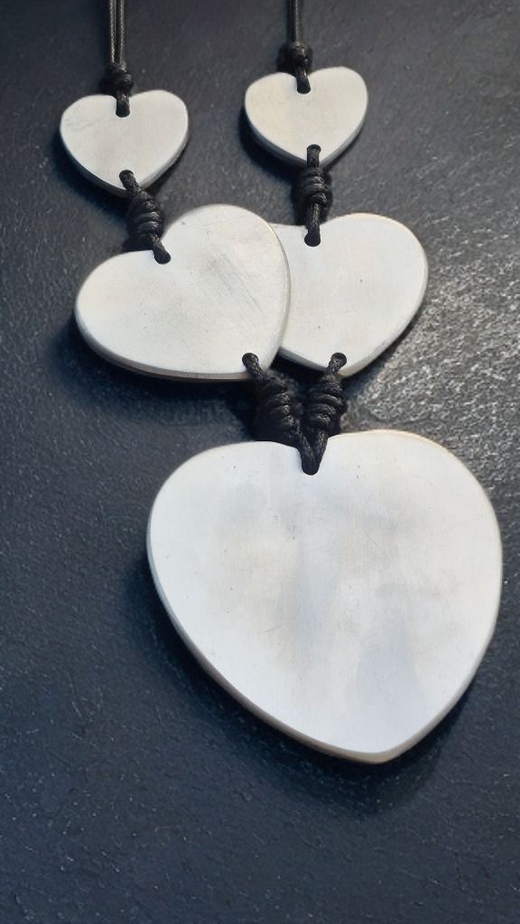 Catenine: Collana cuori argento su cordino nero – Usato da Giubiasco venduto da Stefaniav 2