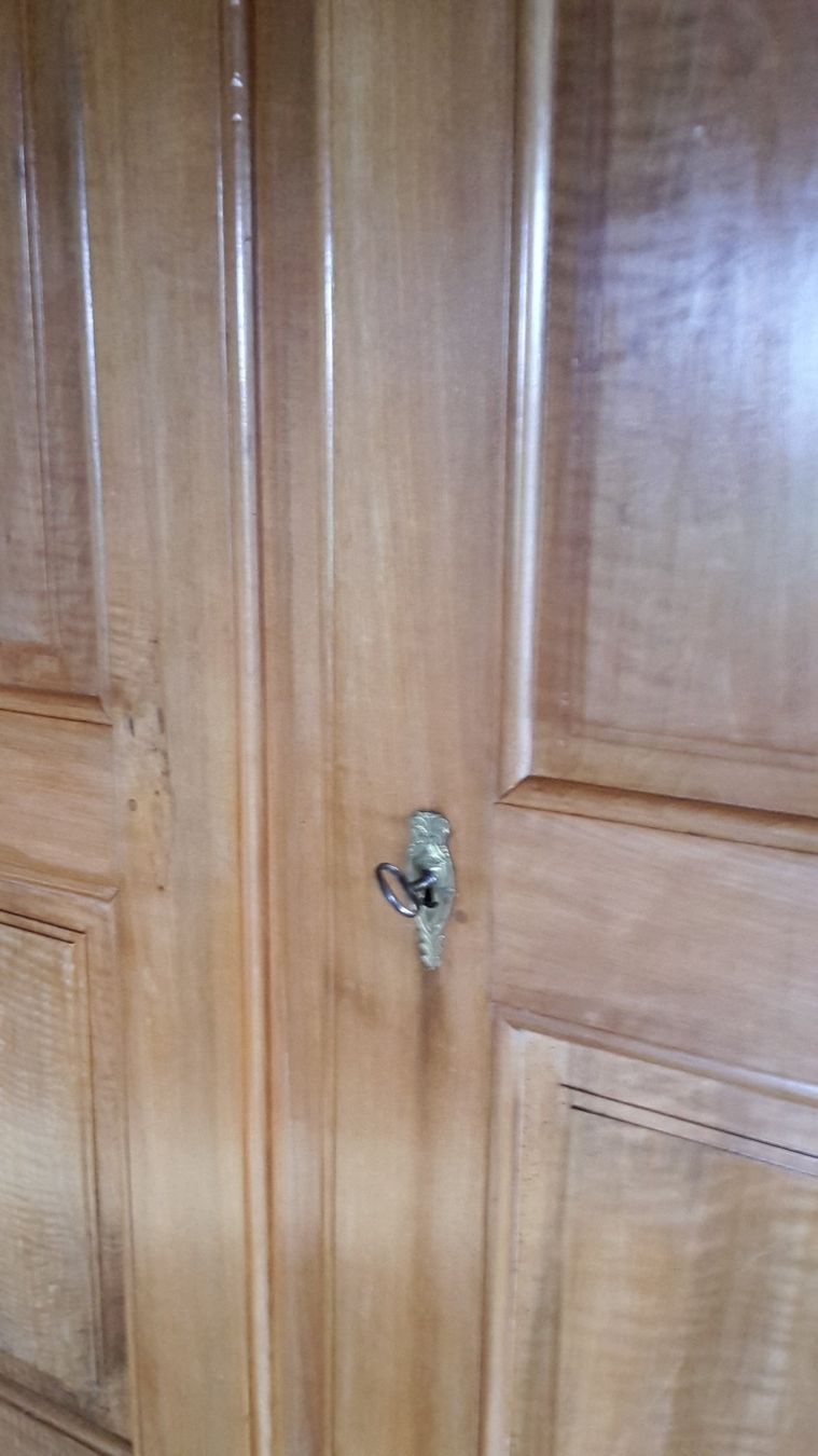 Armadi: Alter  Schrank – Usato da Winterthur venduto da Willibo 3