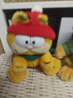 Garfield Stofftier mit Wintermütze 80er