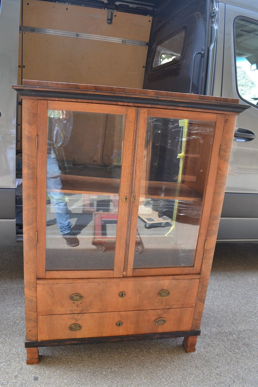 Vetrine: Antiker Vitrinenschrank Biedermeier Nussbaum – Usato da Wil SG venduto da Athi