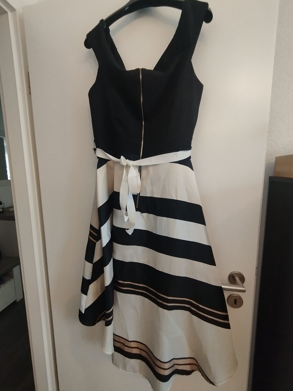 Vestiti: Robe d'été rayée noire et dorée - TailleXL, chic! – Usato da Mannens venduto da cla_2g6t 1