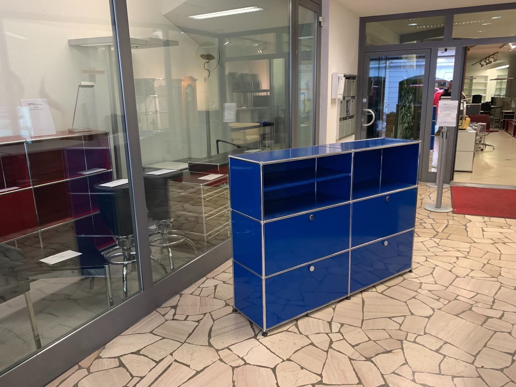 USM Scaffali: USM Highboard Blau Lieferung Gratis – Usato da Thun venduto da Thuno6