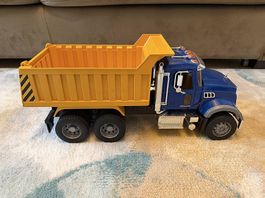 Camion benne basculante MACK Granite Bruder