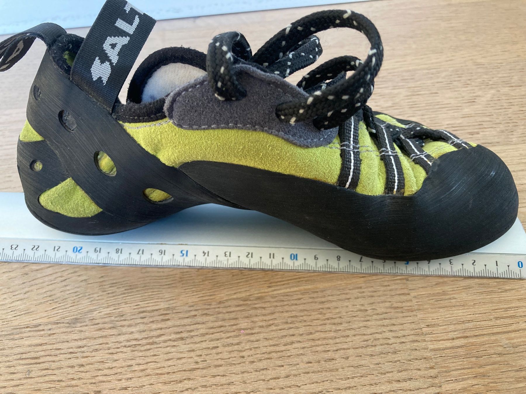 Schuhe für Jungen: Kletterschuh Saltic angenommene Grösse 35 – Gebraucht aus Köniz von Hollis01 5
