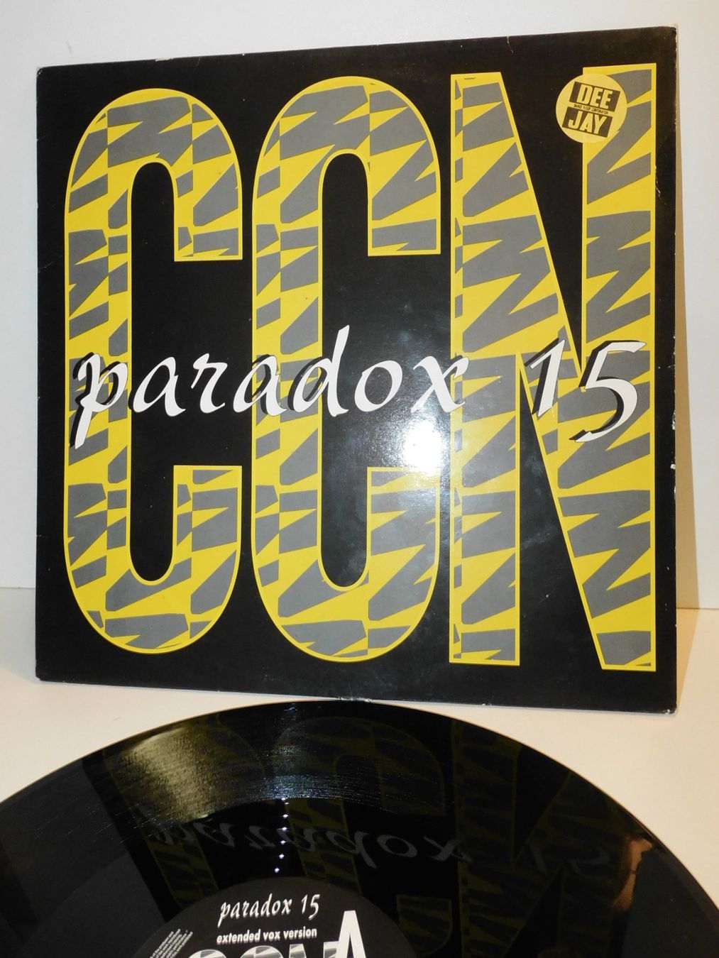 Dischi in vinile: LP Paradox 15 Extendet Vox Version -   House Remix    -  Mix – Usato da Sursee venduto da 76 4