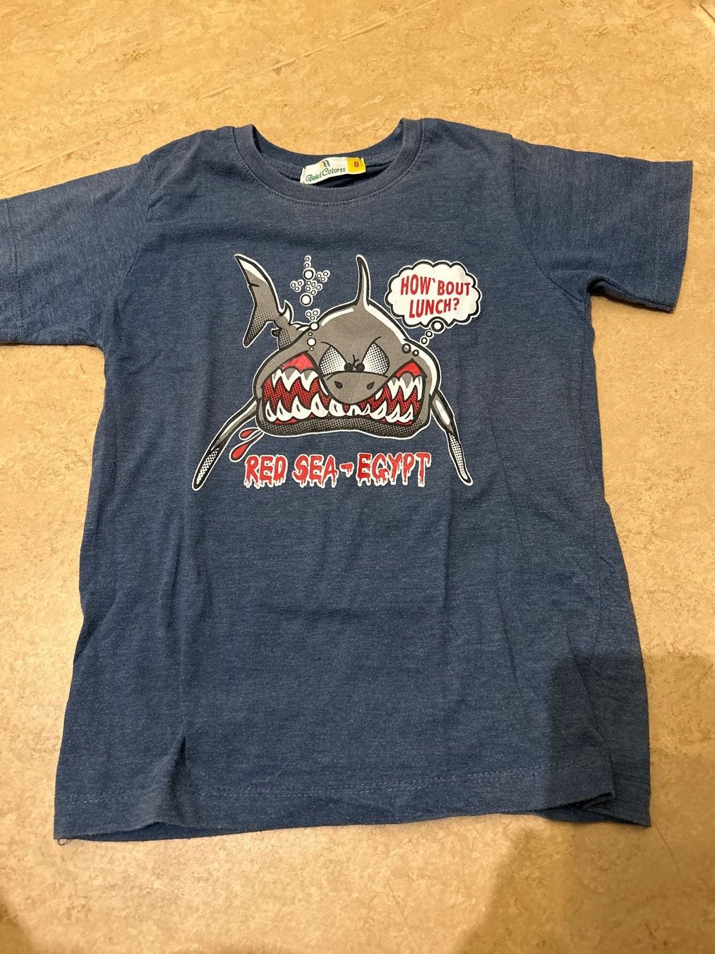 T-shirts: Cooles Hai T-Shirt Grösse 8 – D'occasion à Guntershausen par Gloominati 1