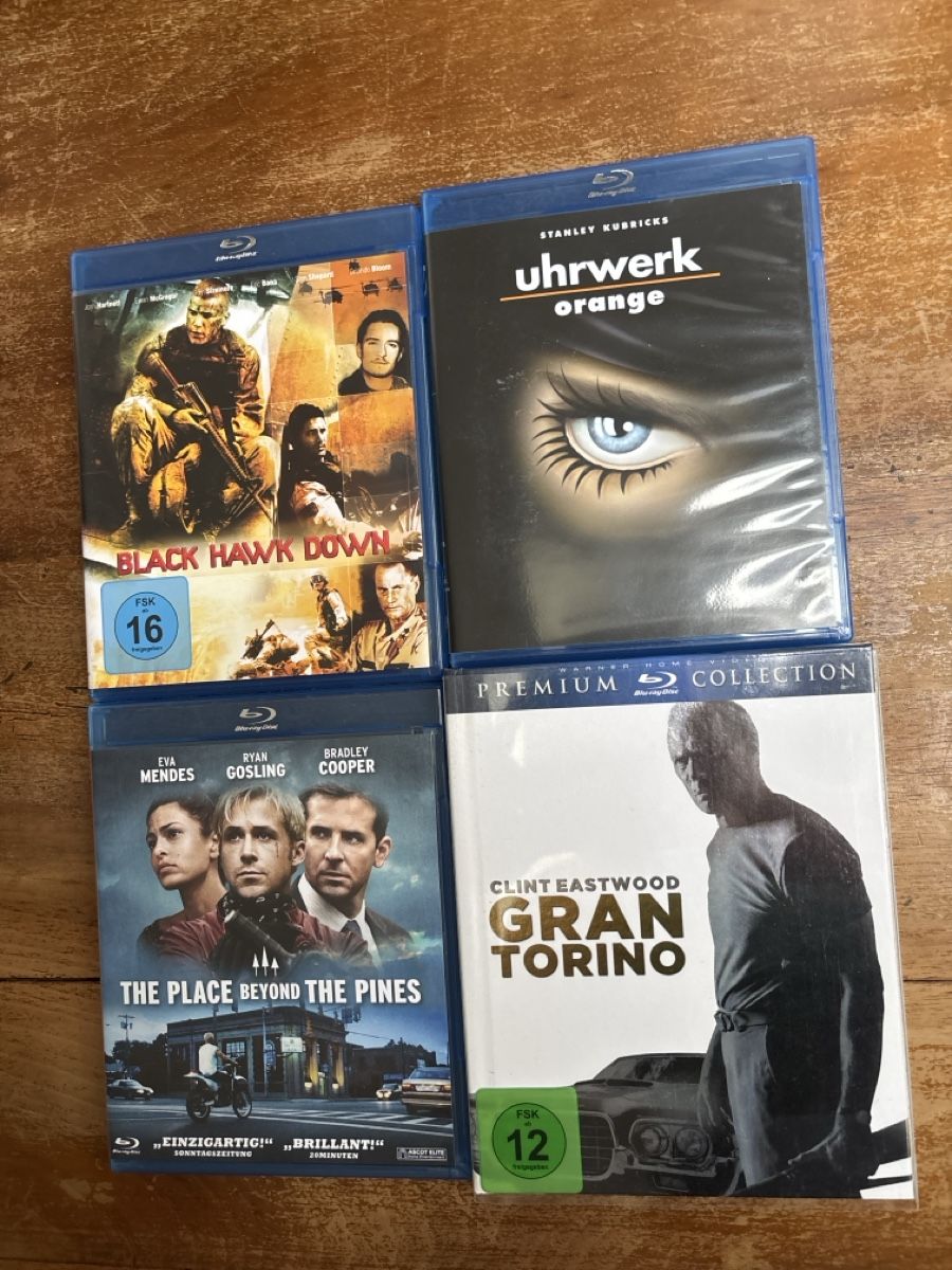Tutti i DVDs: Blu-Ray Movie Bundle incl. Black Hawk Down & Gran Torino – Usato da Bern venduto da nic_7mr6