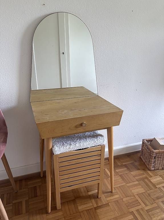 Schminktische: Coiffeuse avec miroir et tabouret – Gebraucht aus Lausanne von ori_jk5t 1