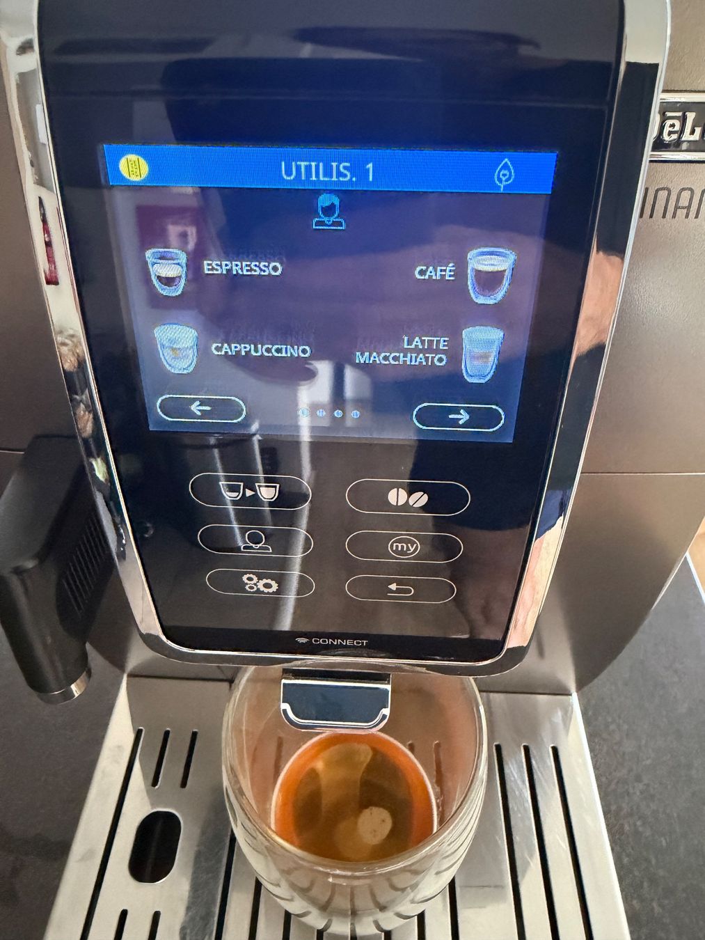 De'Longhi Macchine per caffè & Macchine per espresso: Machine à café DeLonghi Dinamica Plus Titan – Difettoso da Montreux venduto da SelectionCH 6